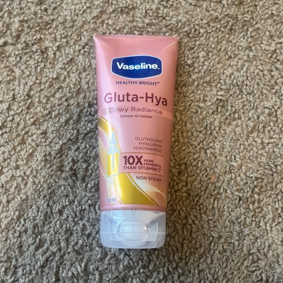 Vaseline Gluta-Hya Dewy Radiance Serum-in-Lotion - Pink - Picture 2 of 3